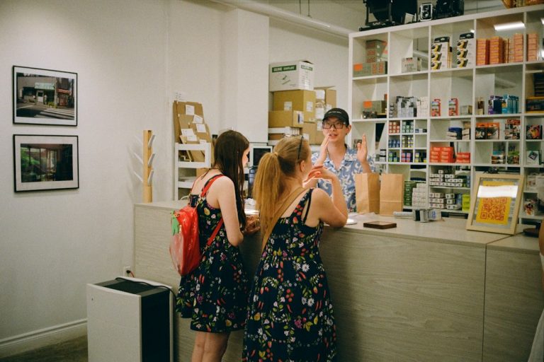 Cómo atraer clientes potenciales a tu negocio: 10 formas que funcionan (y un plan de 30 días)