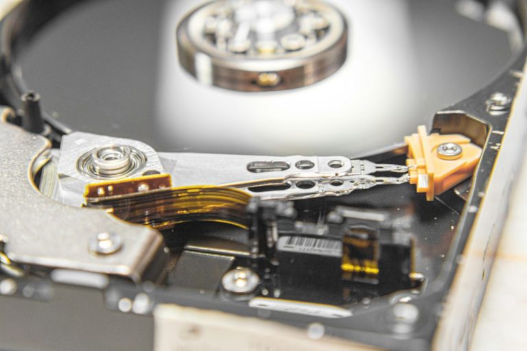 Cómo recuperar datos borrados de un disco duro: 4 métodos gratis y con programa (Windows y Mac)