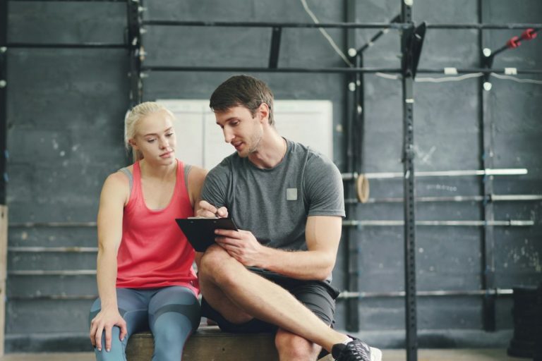 Cómo ser entrenador personal y vivir de ello: modelos de negocio, precios y requisitos
