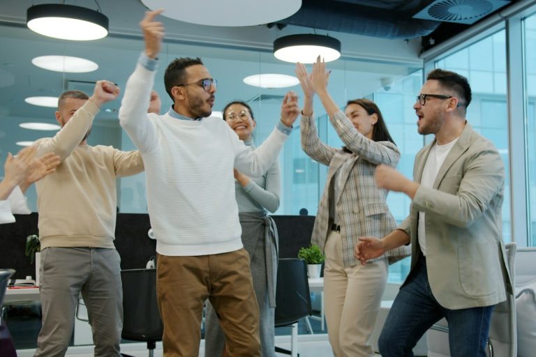 30 frases de trabajo en equipo para motivar a tu equipo (y cómo usarlas)
