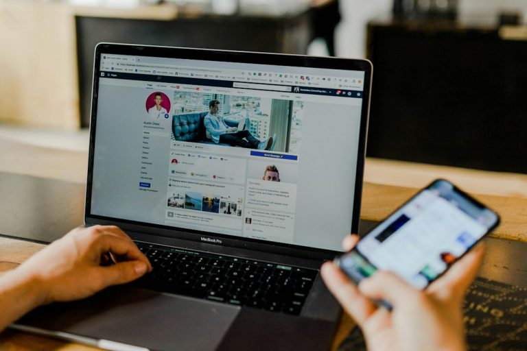 15 Formas reales de ganar dinero en Facebook: qué paga Meta en cada país y cómo monetizar por tu cuenta (2026)
