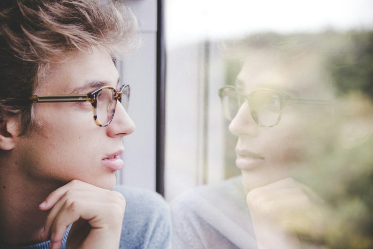 ¿Por qué el pensamiento positivo puede ser perjudicial? La trampa de la positividad tóxica (y qué hacer)
