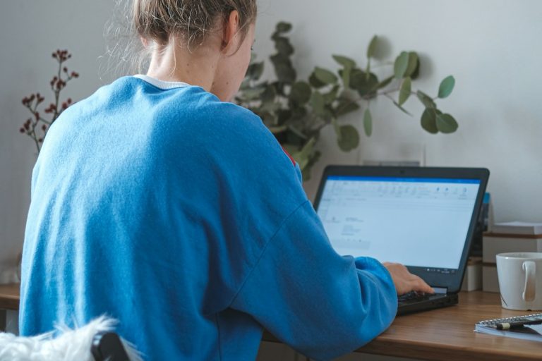 Trabajo remoto: consejos para ser productivo desde casa, herramientas y lo que dice la ley