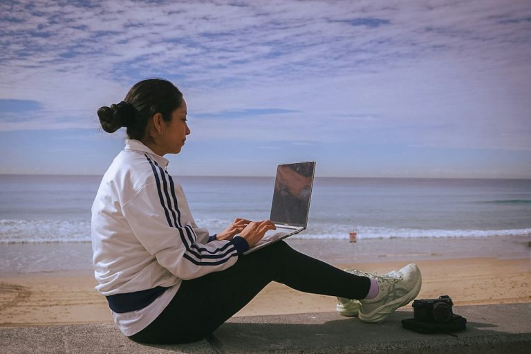 Nómada digital: qué es, cómo empezar y visas en España, Colombia y México