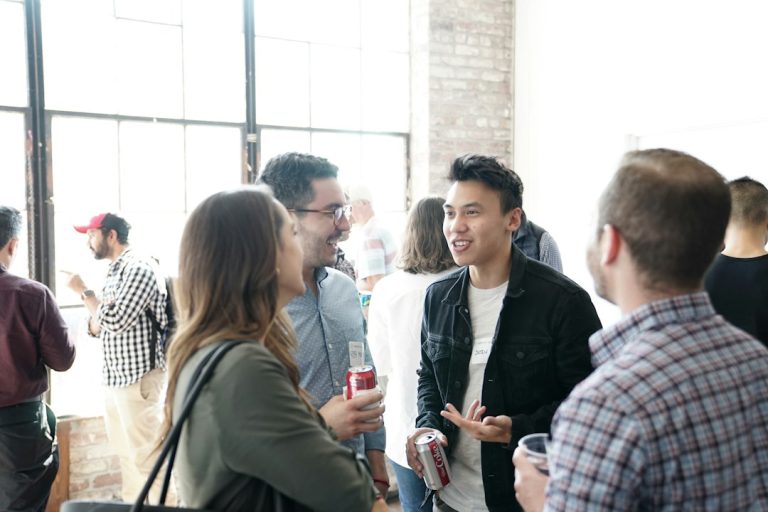 Networking: qué es, tipos, 20 claves y cómo hacerlo en eventos y LinkedIn